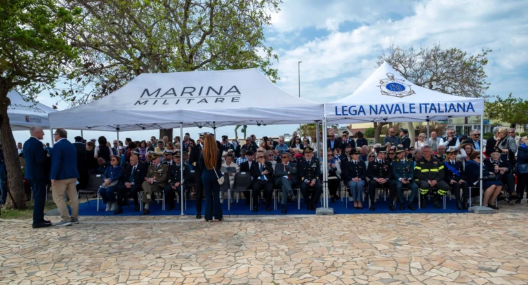 Monumento marinai Latina